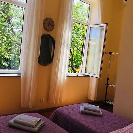 Guest House Hello Kutaisi Exterior photo